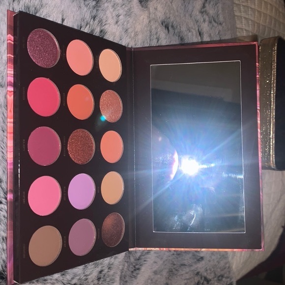 HIPDOT - 15 pan palette in a variety of colors. - Picture 3 of 7